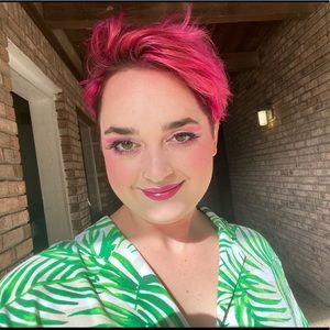 Meet your Posher, Caitlin